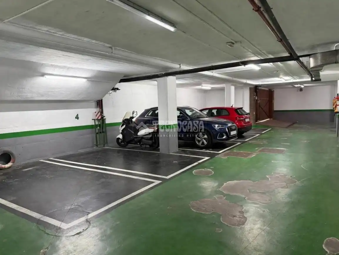 Aparcament de Pis en venda en Madrid amb Aire condicionat, Parquet i Terrassa