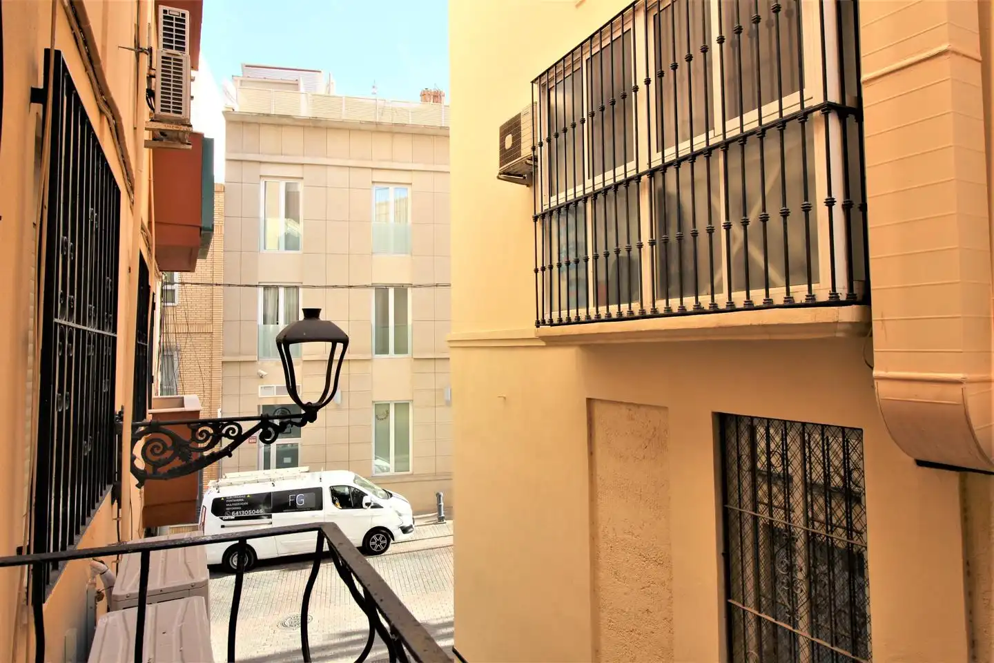 Vista exterior de Piso de alquiler en Almería con Aire acondicionado