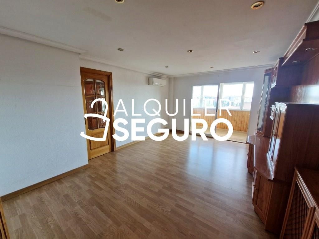 Dormitori de Pis de lloguer en Móstoles amb Aire condicionat, Calefacció i Terrassa