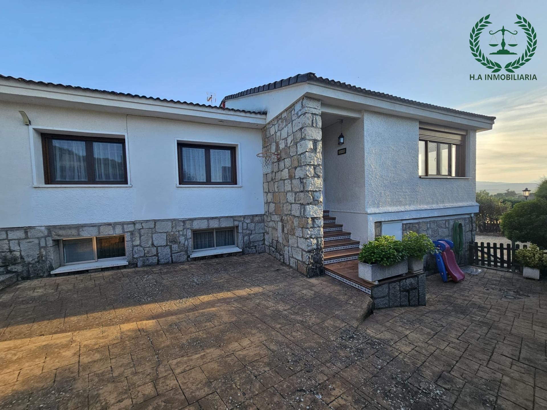 Exterior view of House or chalet for sale in San Agustín del Guadalix  with Heating, Private garden and Terrace