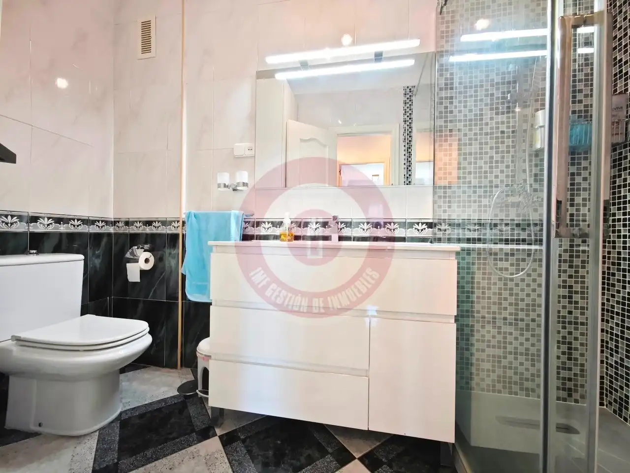 Baño de Piso en venta en Vélez-Málaga con Terraza