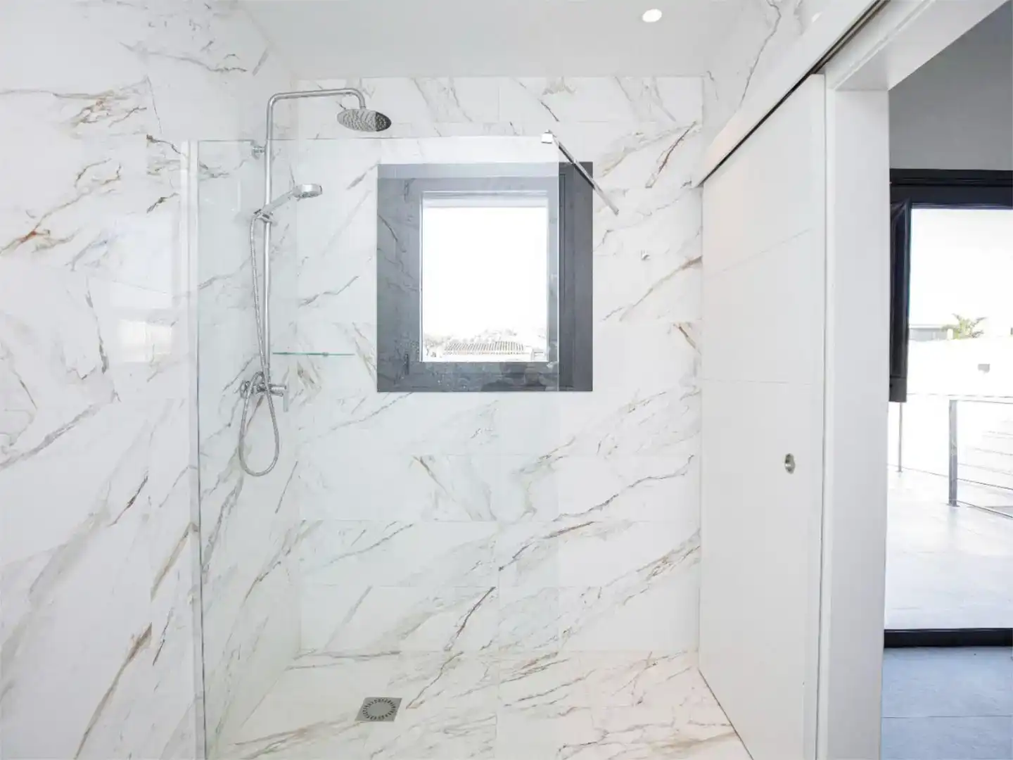Bathroom of Houses for sale in Empuriabrava  with Air Conditioner, Swimming Pool and Balcony