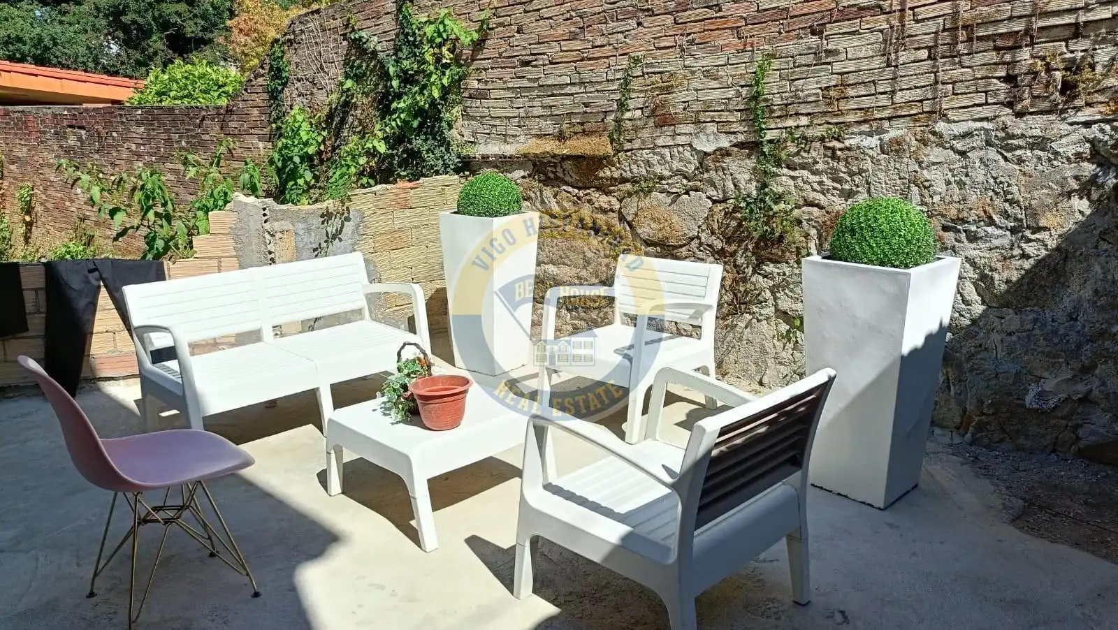 Terrassa de Casa o xalet en venda en Vigo  amb Calefacció, Jardí privat i Balcó