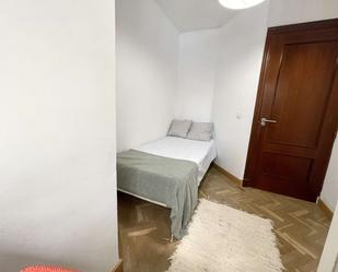 Bedroom of Flat to share in  Sevilla Capital  with Air Conditioner and Terrace