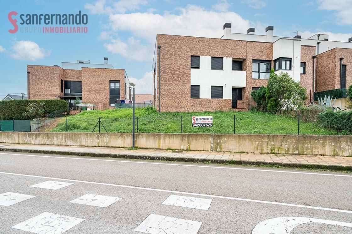 Vista exterior de Planta baixa en venda en Miengo amb Calefacció, Jardí privat i Terrassa