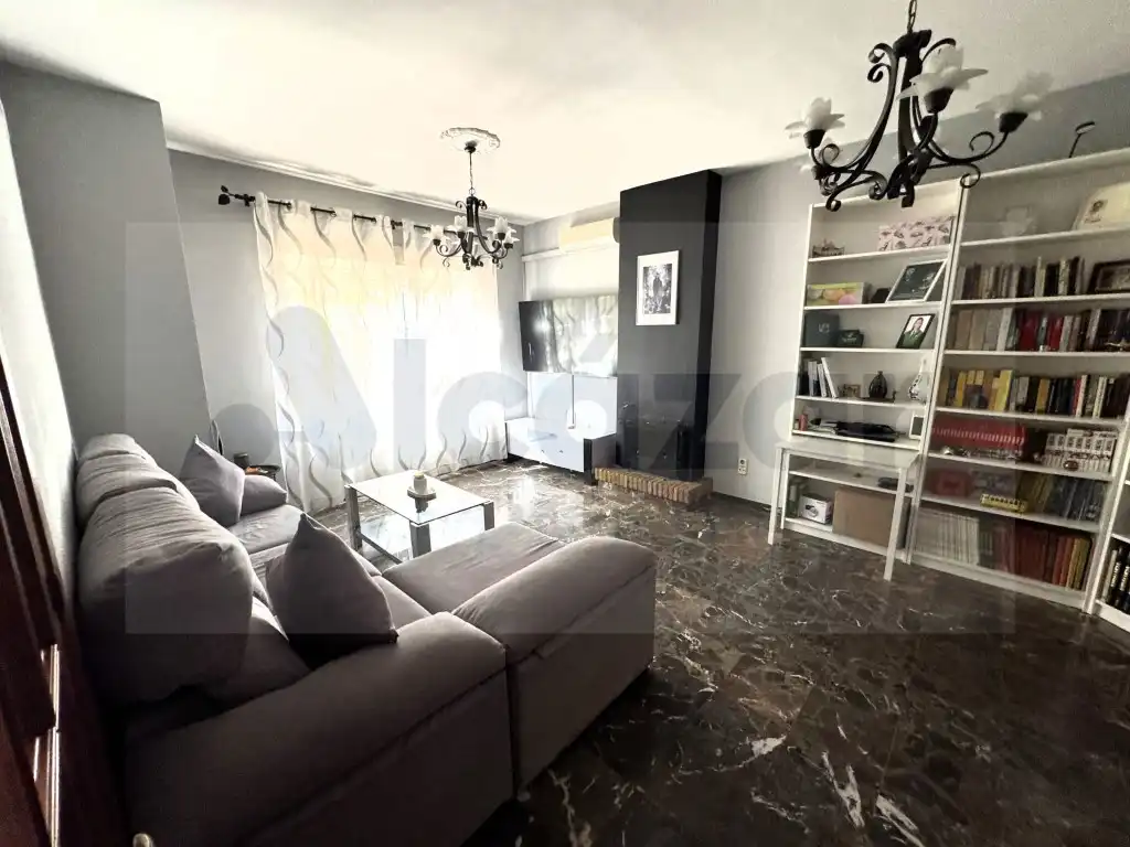 Sala de estar de Casa adosada en venta en Mairena del Alcor con Aire acondicionado y Terraza