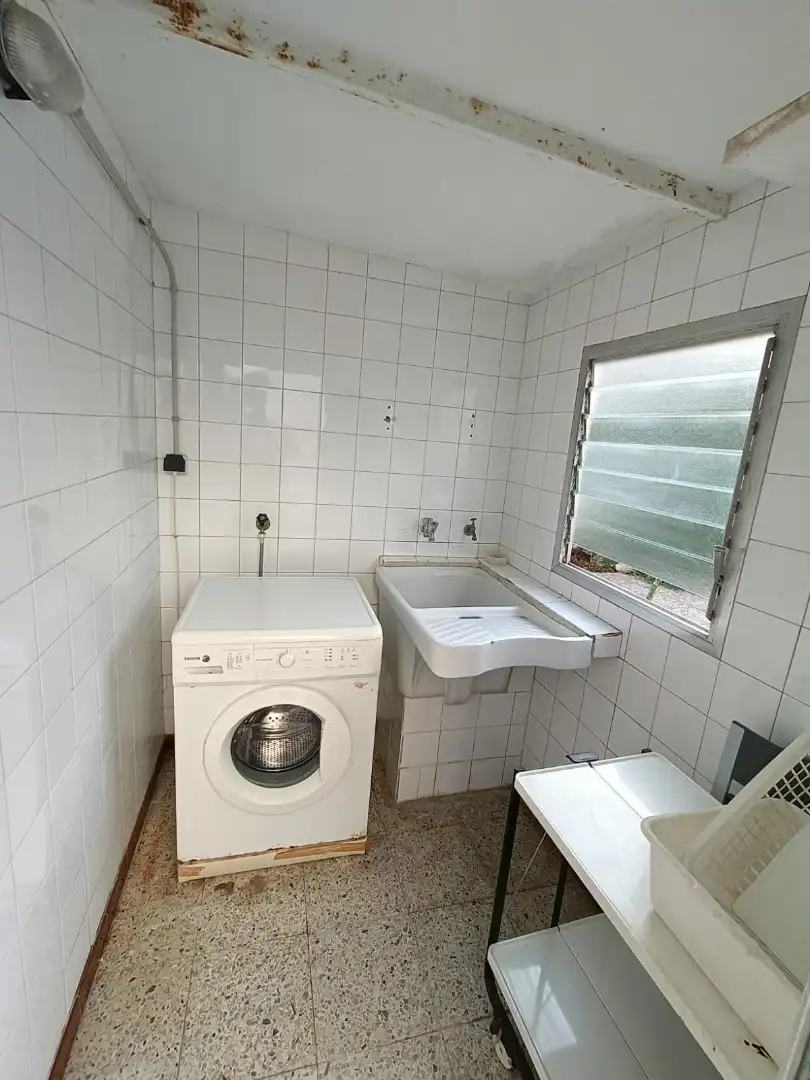 Badezimmer von Einfamilien-Reihenhaus zur Miete in Girona mit Heizung, Privatgarten und Terrasse