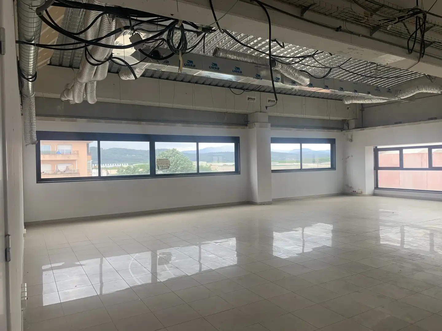 Local en venda en Celrà amb Aire condicionat