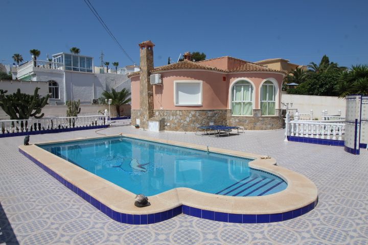 Piscina de Casa o xalet en venda en Orihuela amb Aire condicionat, Calefacció i Traster