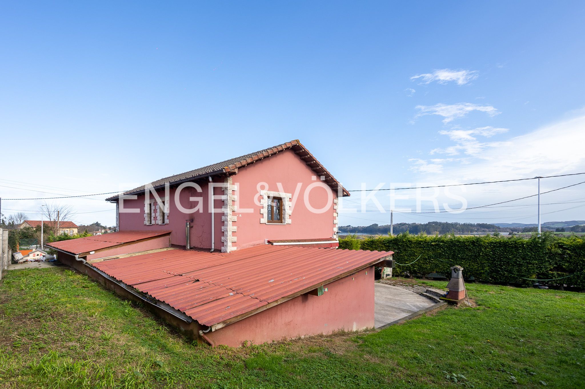 Vista exterior de Casa o xalet en venda en Marina de Cudeyo amb Calefacció i Jardí privat