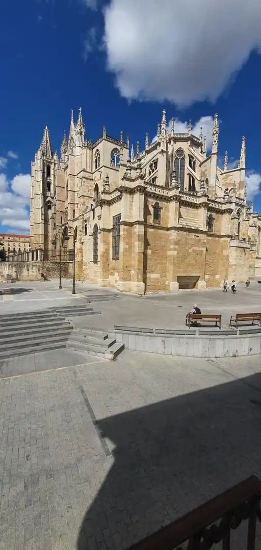 Vista exterior de Edificio en venta en León Capital 