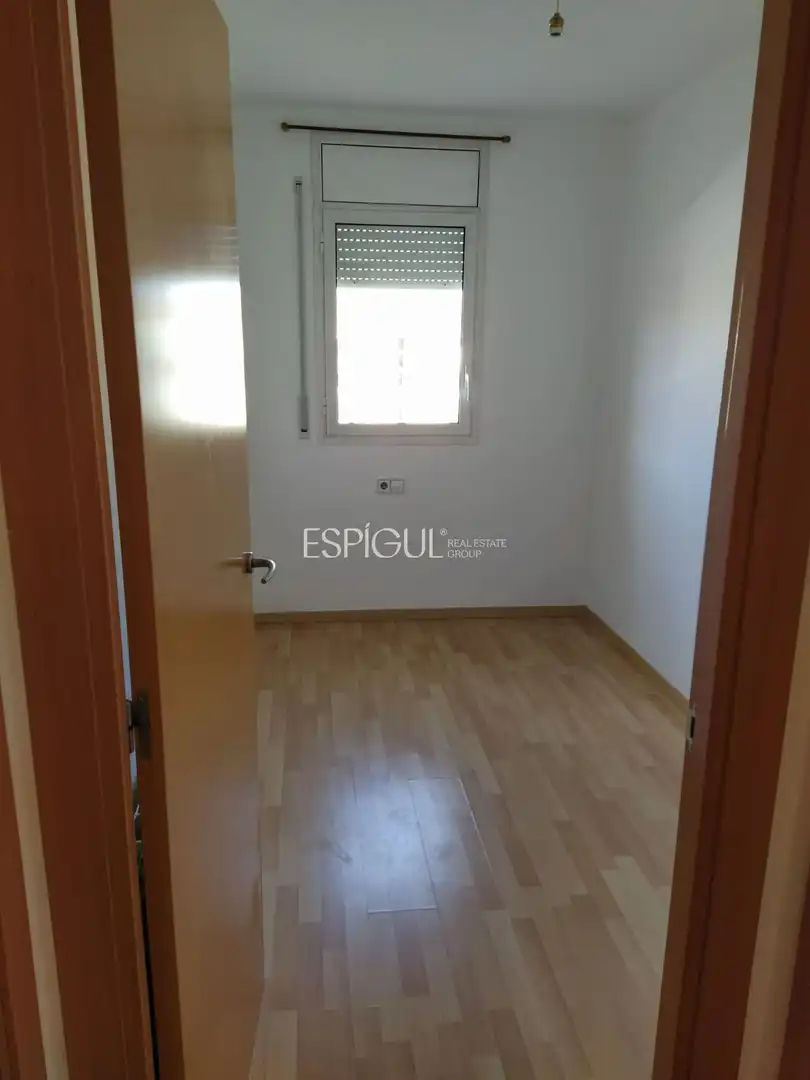 Schlafzimmer von Maisonette zum Verkauf in Girona mit Klimaanlage, Heizung und Parkett