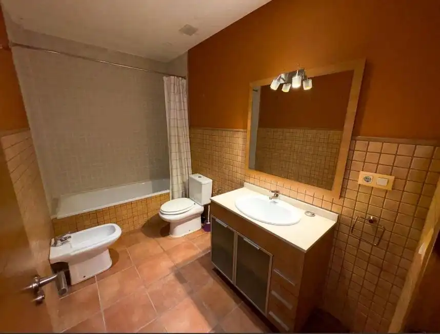Badezimmer von Einfamilien-Reihenhaus zum Verkauf in Alcalalí mit Klimaanlage, Privatgarten und Terrasse