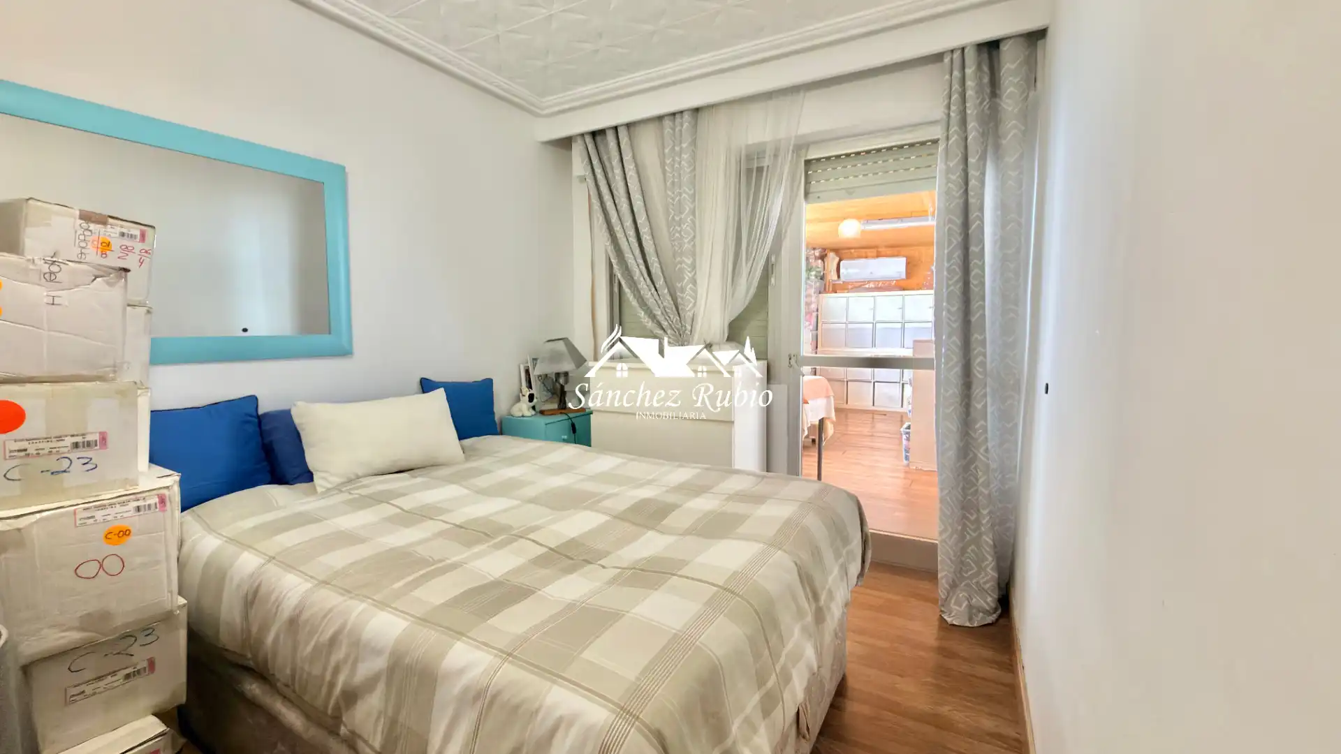Dormitori de Casa o xalet en venda en Torres de la Alameda amb Aire condicionat, Calefacció i Jardí privat