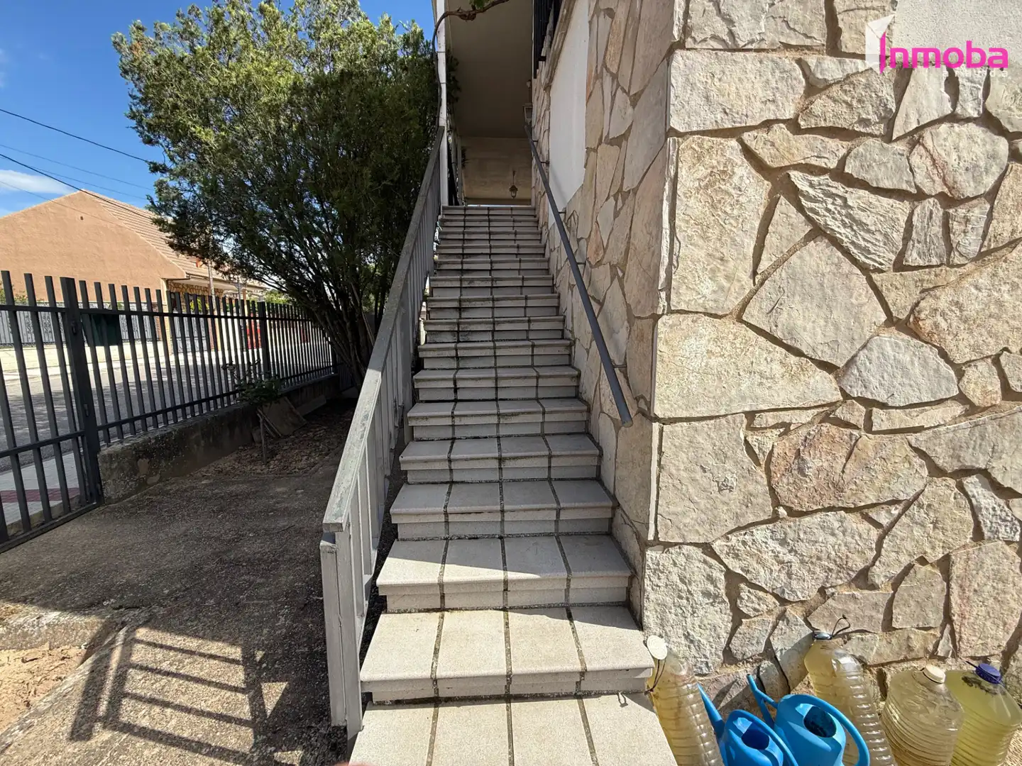 Vista exterior de Casa o xalet en venda en Fuentespina amb Calefacció, Jardí privat i Terrassa