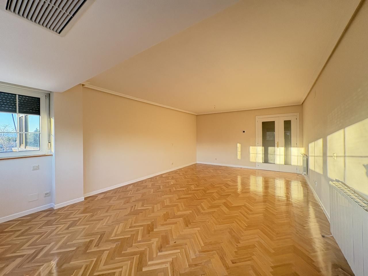 Wohnzimmer von Wohnung zur Miete in Pozuelo de Alarcón mit Klimaanlage, Heizung und Parkett