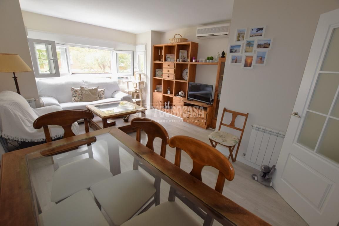 Sala de estar de Piso en venta en Fuenlabrada con Calefacción y Piscina comunitaria