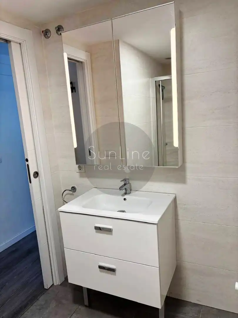 Bathroom of Flat for rent in Valencia  with Air Conditioner, Terrace and Furnished