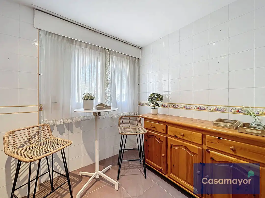 Cuina de Casa adosada en venda en Alicante / Alacant amb Aire condicionat, Calefacció i Jardí privat