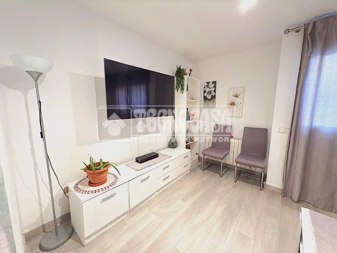 Sala de estar de Piso en venta en Cuenca con Calefacción, Parquet y Terraza