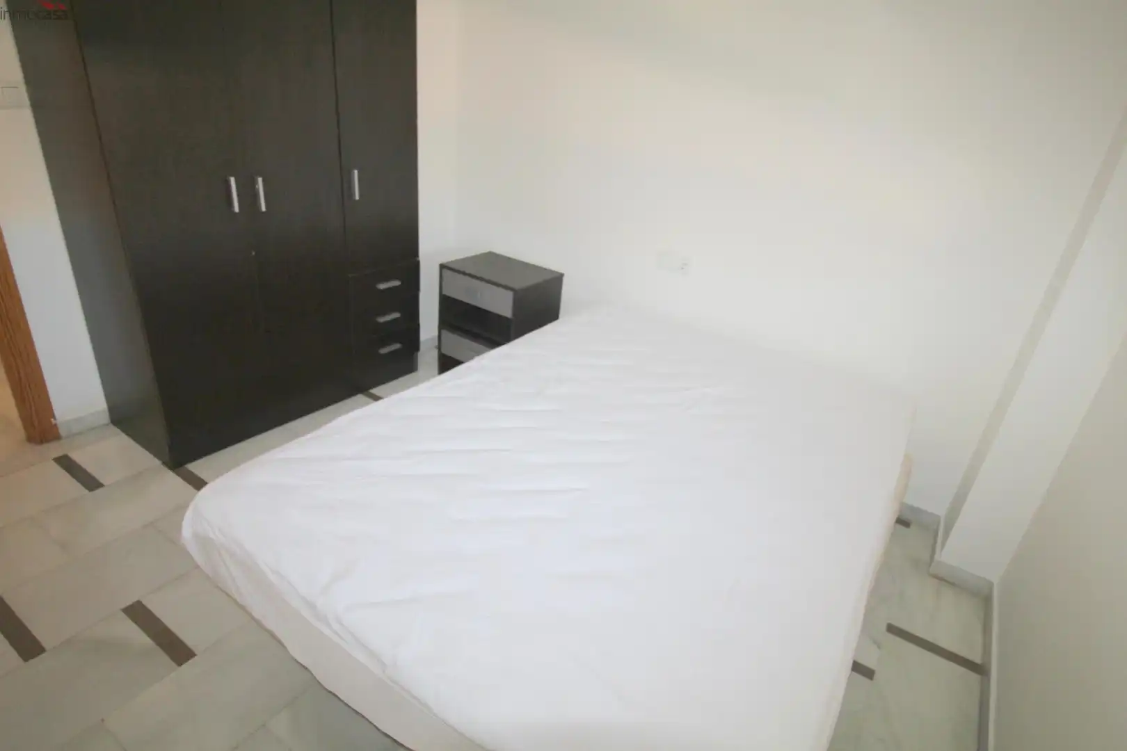 Habitación de Piso de alquiler en Armilla con Aire acondicionado, Jardín privado y Amueblado