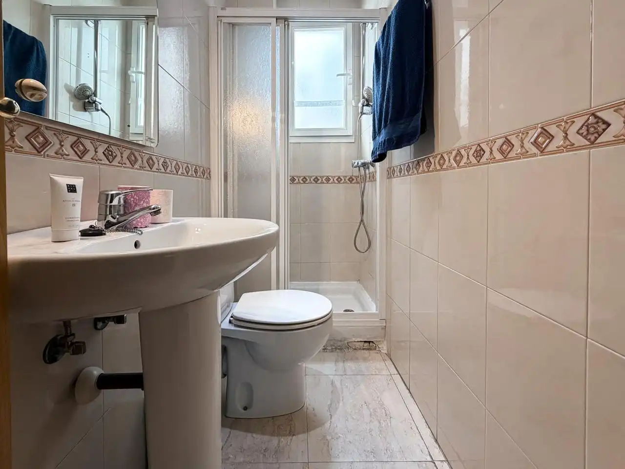 Baño de Piso en venta en Madrid con Calefacción, Parquet y Terraza