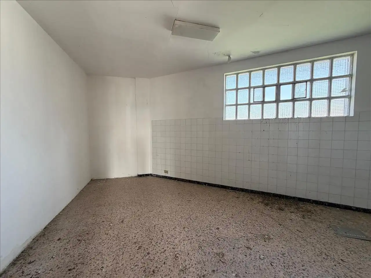 Business premises for sale in Pias, imagen 9