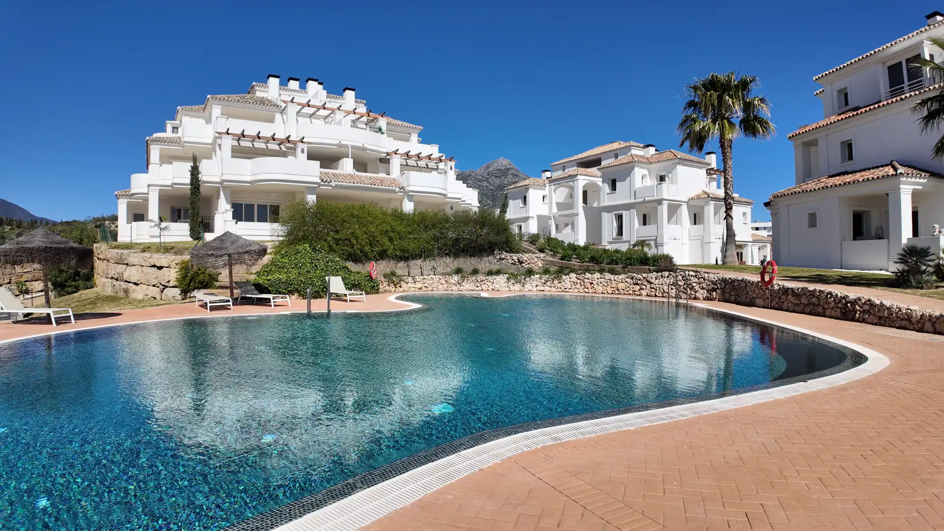 Apartament amb terrassa en venda a Nueva Andalucía, imagen 2