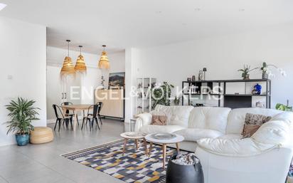 Sala d'estar de Casa o xalet en venda en Errenteria amb Terrassa, Piscina i Balcó