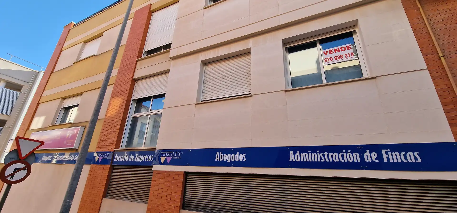 Vista exterior de Local en venta en Totana con Aire acondicionado, Amueblado y Internet