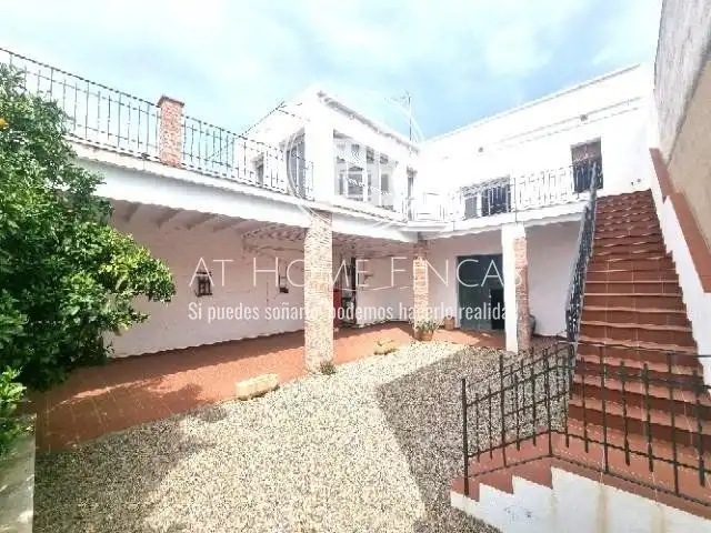 Chalet con jardín en venta en Catalunya