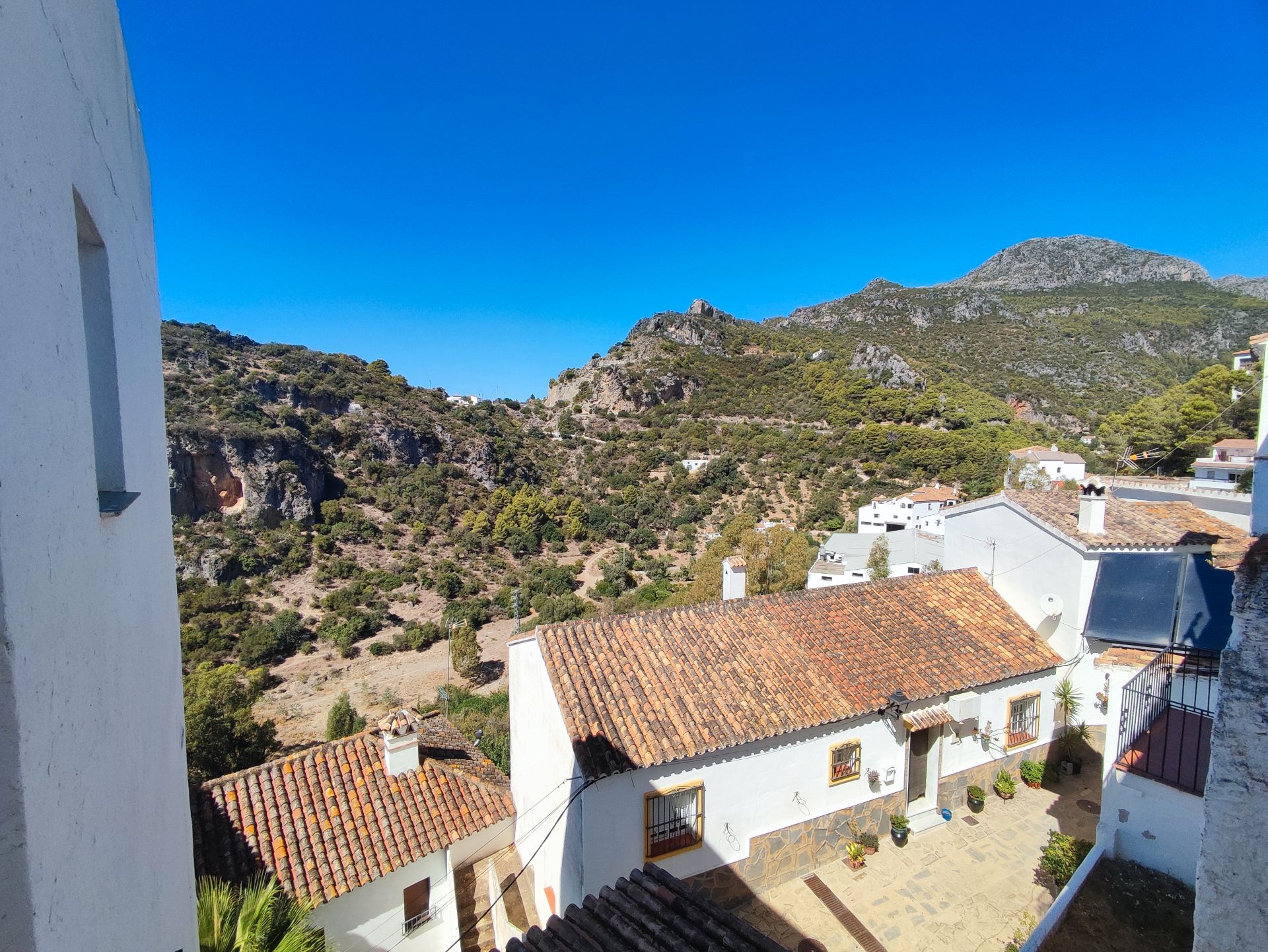 Vista exterior de Pis en venda en Casares amb Aire condicionat, Calefacció i Moblat