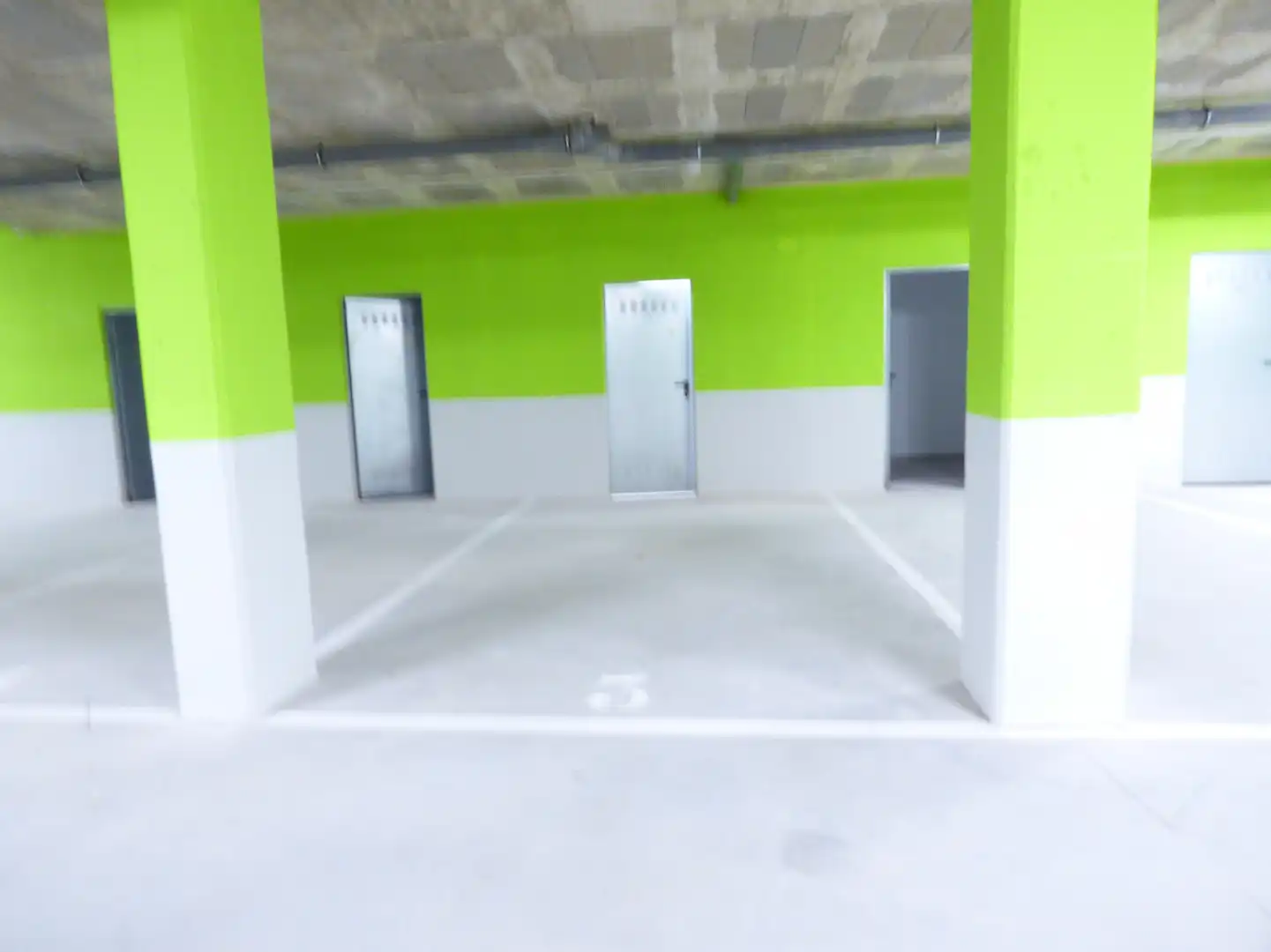Parking of Flat for rent in Madrid  with Air Conditioner, Heating and Private garden