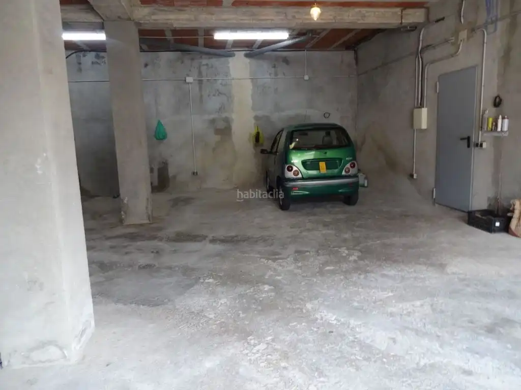 Aparcament de Local de lloguer en Rubí