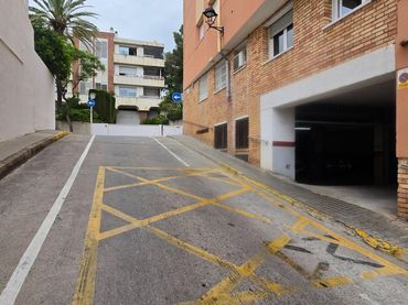 Einzelparkplatz zur Miete in Calle CAPITANS COMELLAS 38