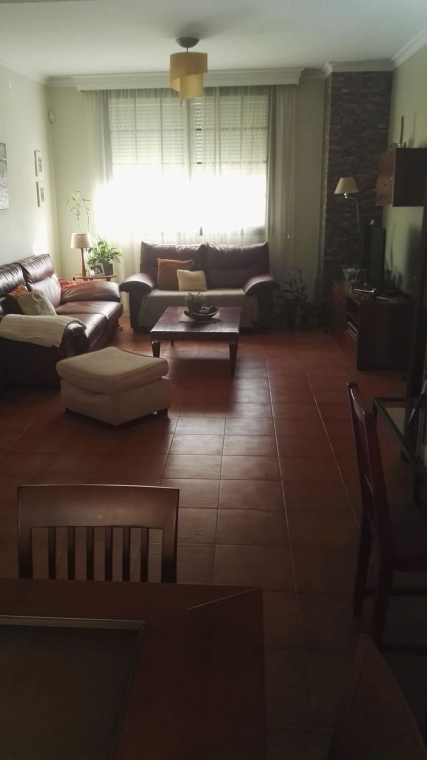 Sala de estar de Casa adosada en venta en Dos Hermanas con Aire acondicionado, Jardín privado y Terraza