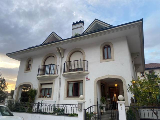 Casa adosada en Venta en Galdakao