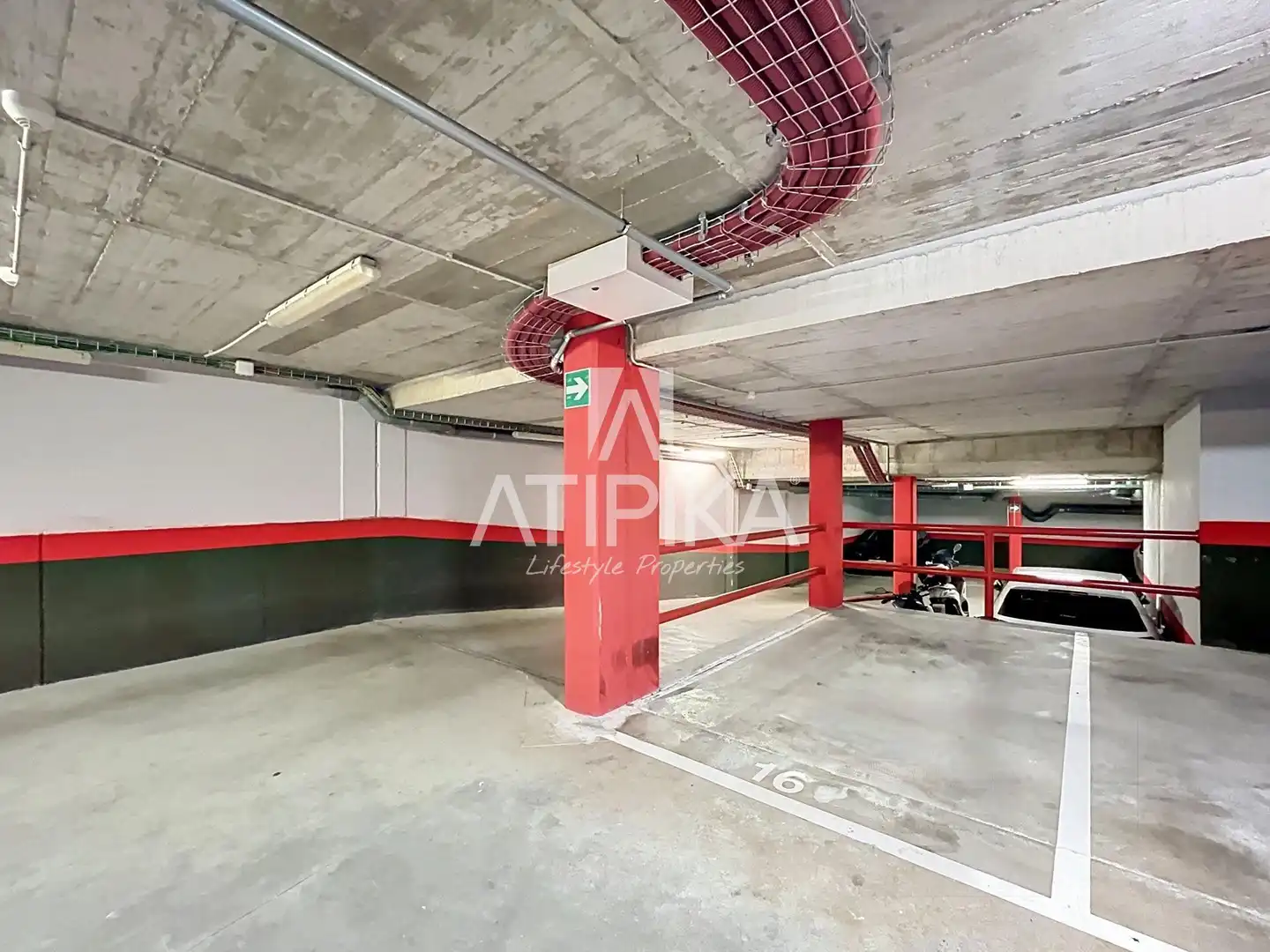 Parking of Flat for sale in L'Hospitalet de Llobregat  with Heating, Parquet flooring and Terrace