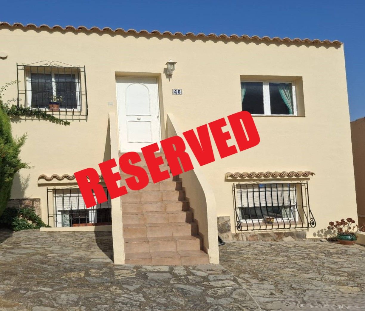 Vista exterior de Casa o chalet en venta en Benitachell / El Poble Nou de Benitatxell con Terraza, Piscina y Amueblado