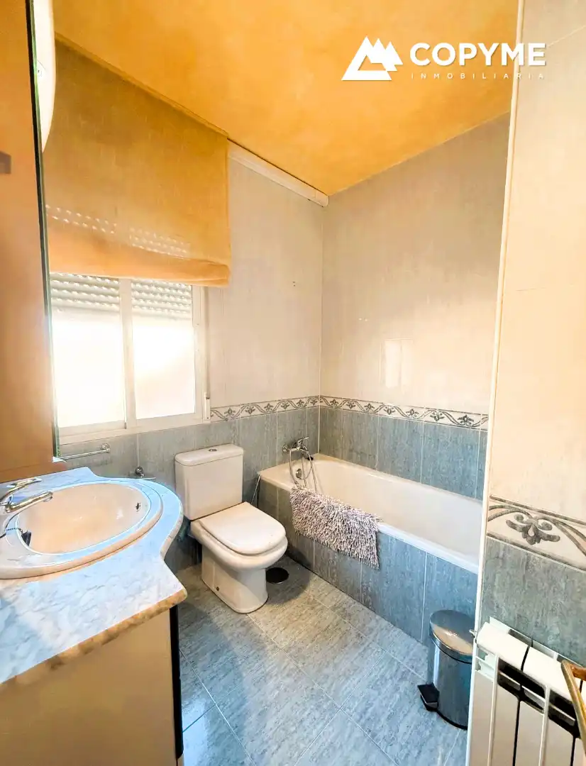 Baño de Casa adosada en venta en Santa Olalla con Aire acondicionado, Calefacción y Jardín privado