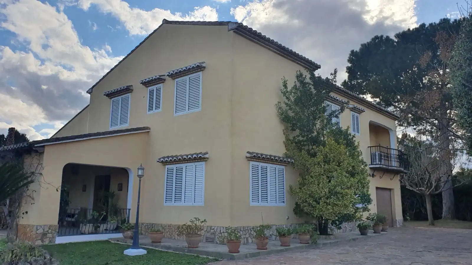 Vista exterior de Casa o chalet en venta en L'Alcúdia de Crespins con Piscina
