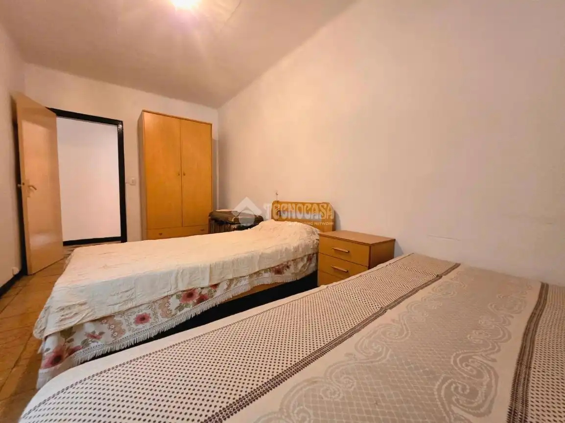 Habitación de Piso en venta en Santa Coloma de Gramenet con Balcón