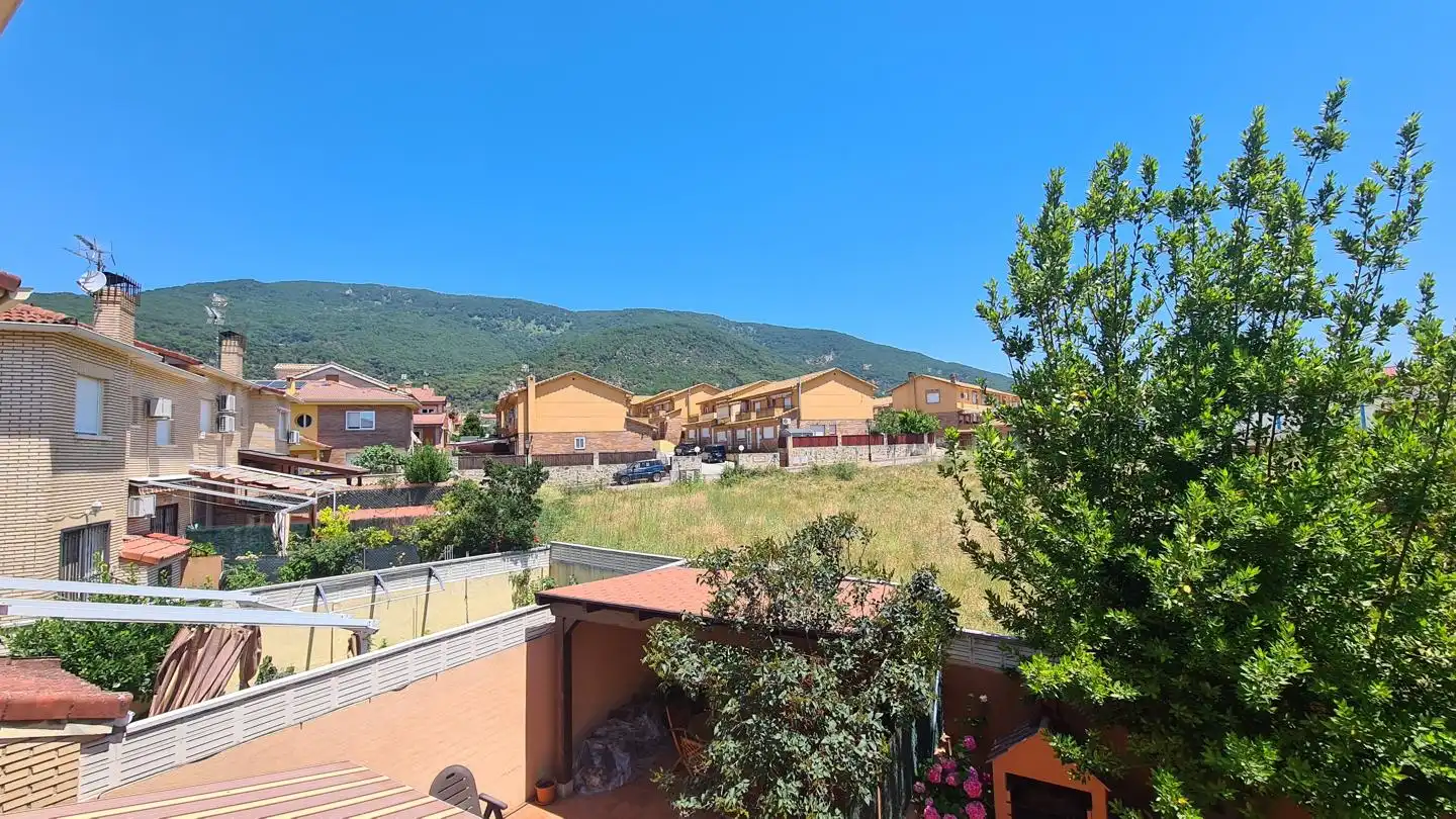 Exterior view of Houses for sale in La Adrada   with Private garden, Storage room and Balcony