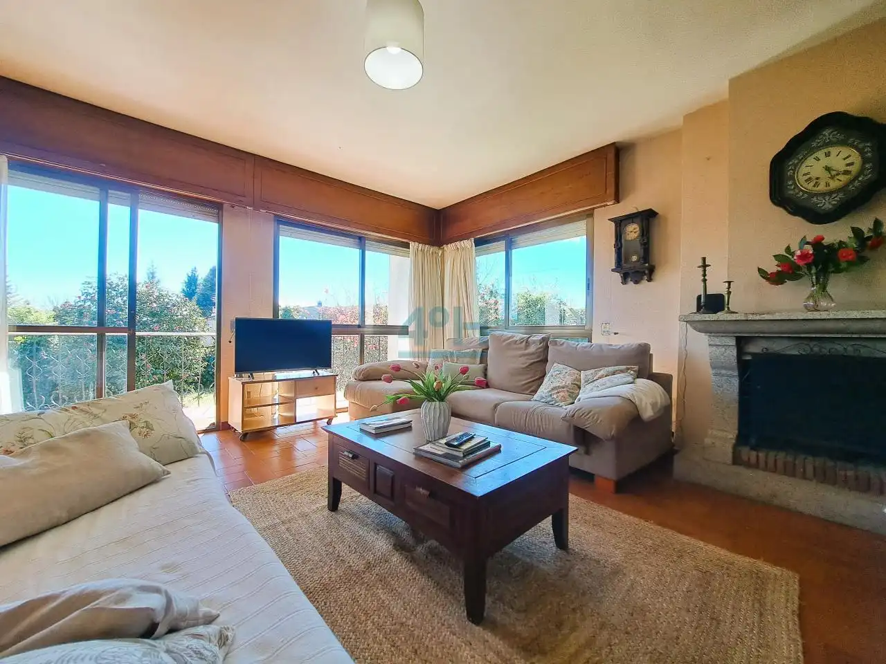 Sala d'estar de Casa o xalet en venda en San Cibrao das Viñas amb Calefacció, Jardí privat i Terrassa