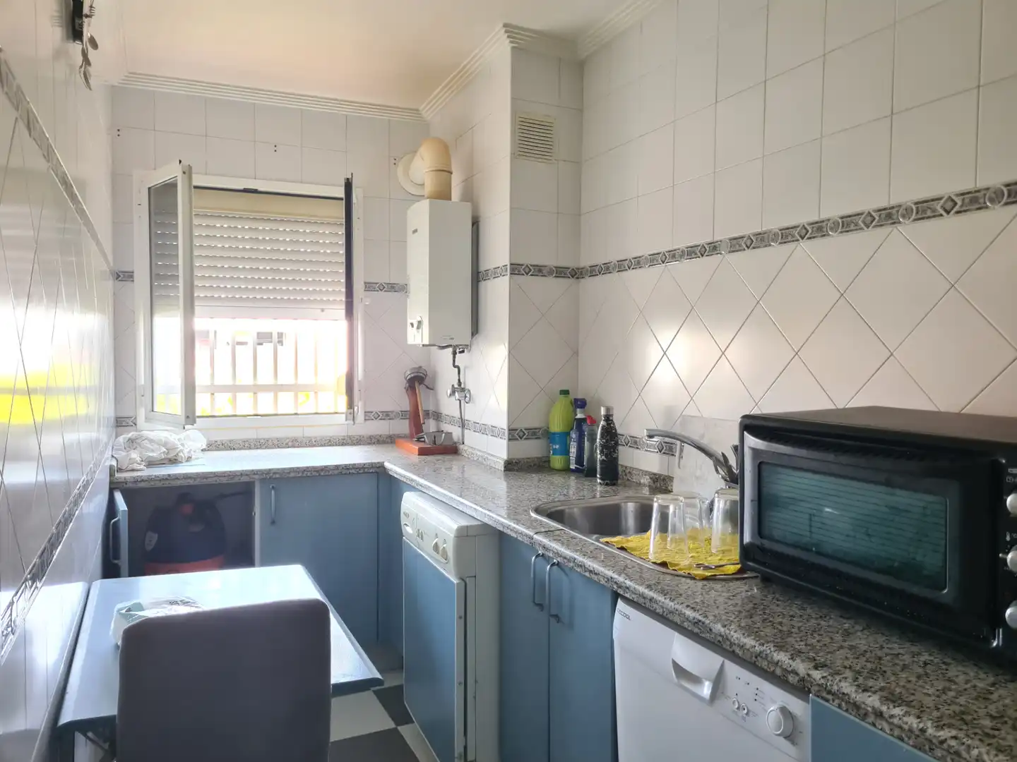 Kitchen of Flat for sale in Sevilla  with Air Conditioner, Terrace and Balcony