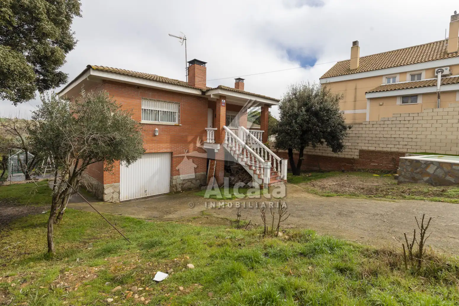 Vista exterior de Casa o chalet en venta en Torrejón del Rey con Calefacción y Piscina