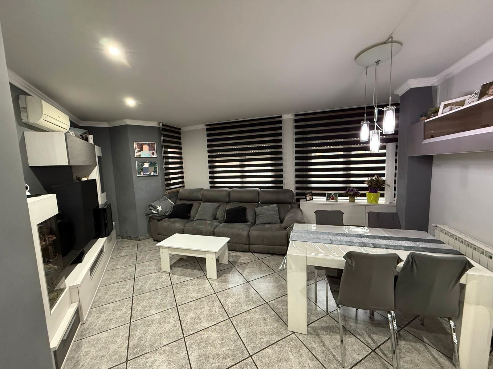 Sala de estar de Piso en venta en Torrefarrera con Aire acondicionado, Calefacción y Parquet