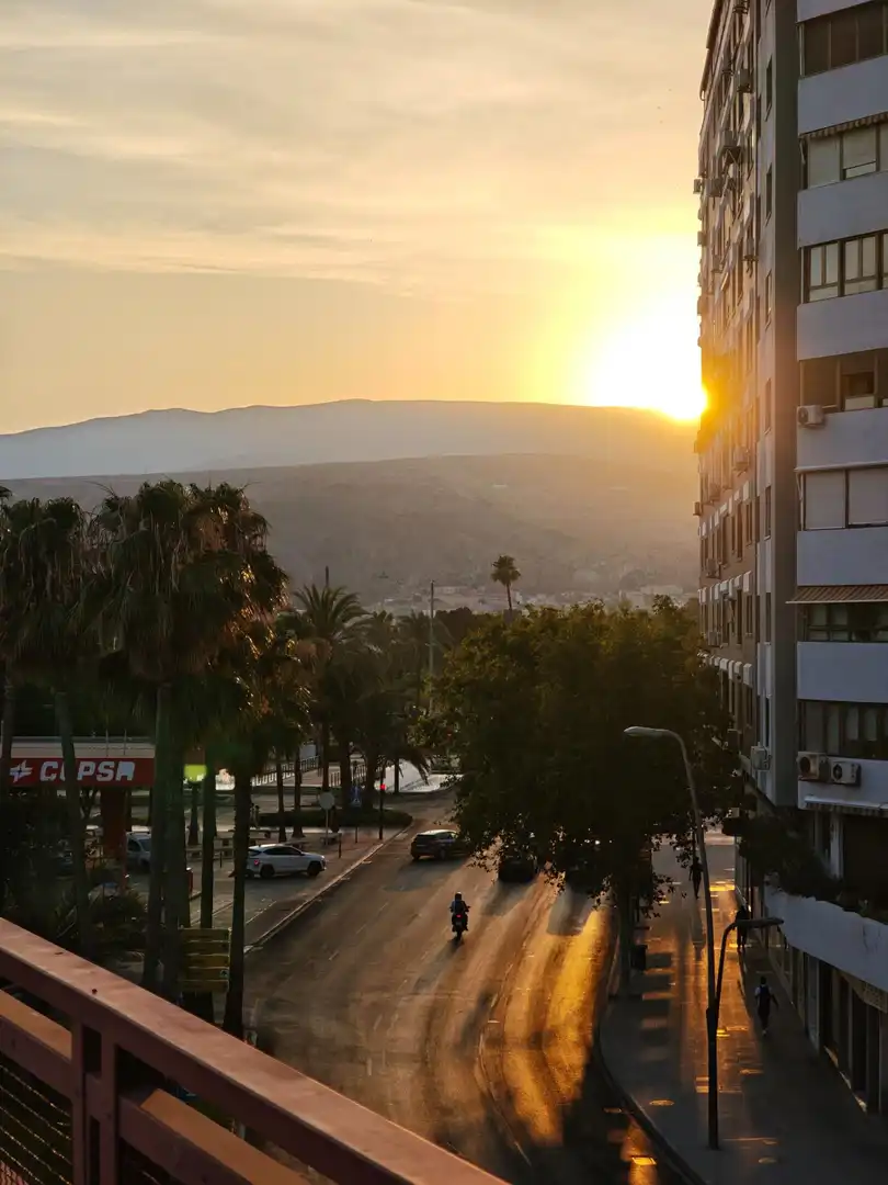 Vista exterior de Estudi en venda en Almería amb Aire condicionat, Calefacció i Terrassa