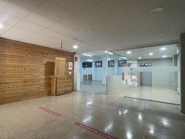Local comercial de lloguer a Carrer dels Usatges de Barcelona