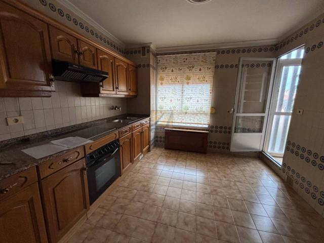 Piso en Venta en Calle Tenderina en Cerdeño - El Palais - Mercadín